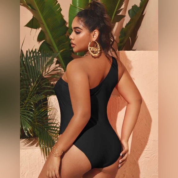 Women’s Size 14 (1x) Black One Shoulder One Piece Swimsuit NWOT - Picture 2 of 6